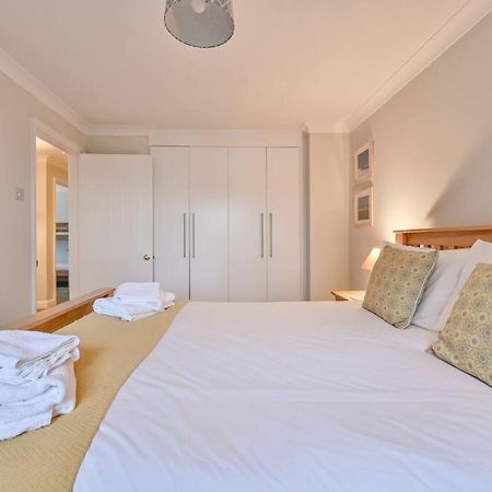Spacious Sandbanks Apartment Near Beach And Bars With Free Parking プール エクステリア 写真