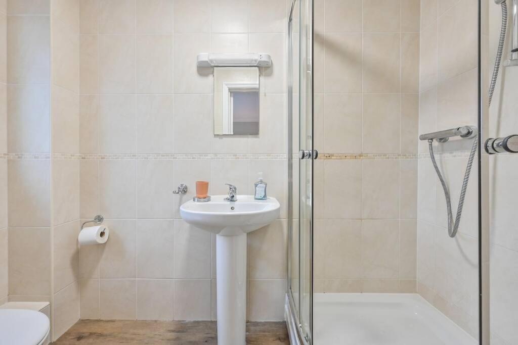 Spacious Sandbanks Apartment Near Beach And Bars With Free Parking プール エクステリア 写真