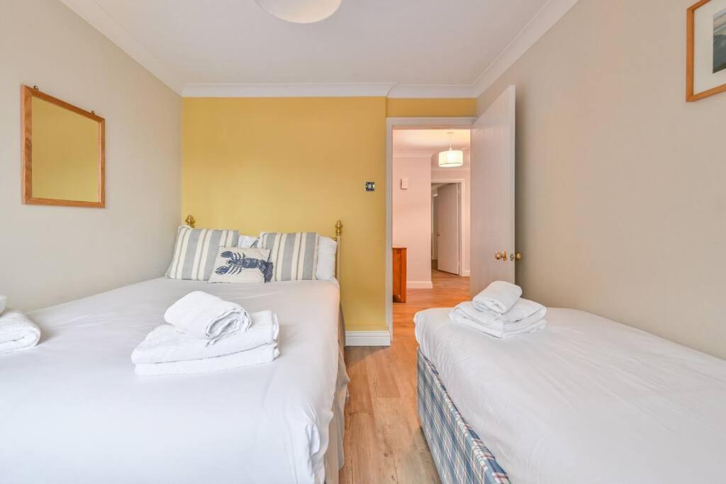 Spacious Sandbanks Apartment Near Beach And Bars With Free Parking プール エクステリア 写真