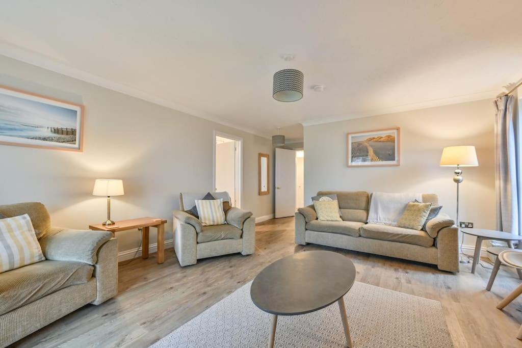 Spacious Sandbanks Apartment Near Beach And Bars With Free Parking プール エクステリア 写真